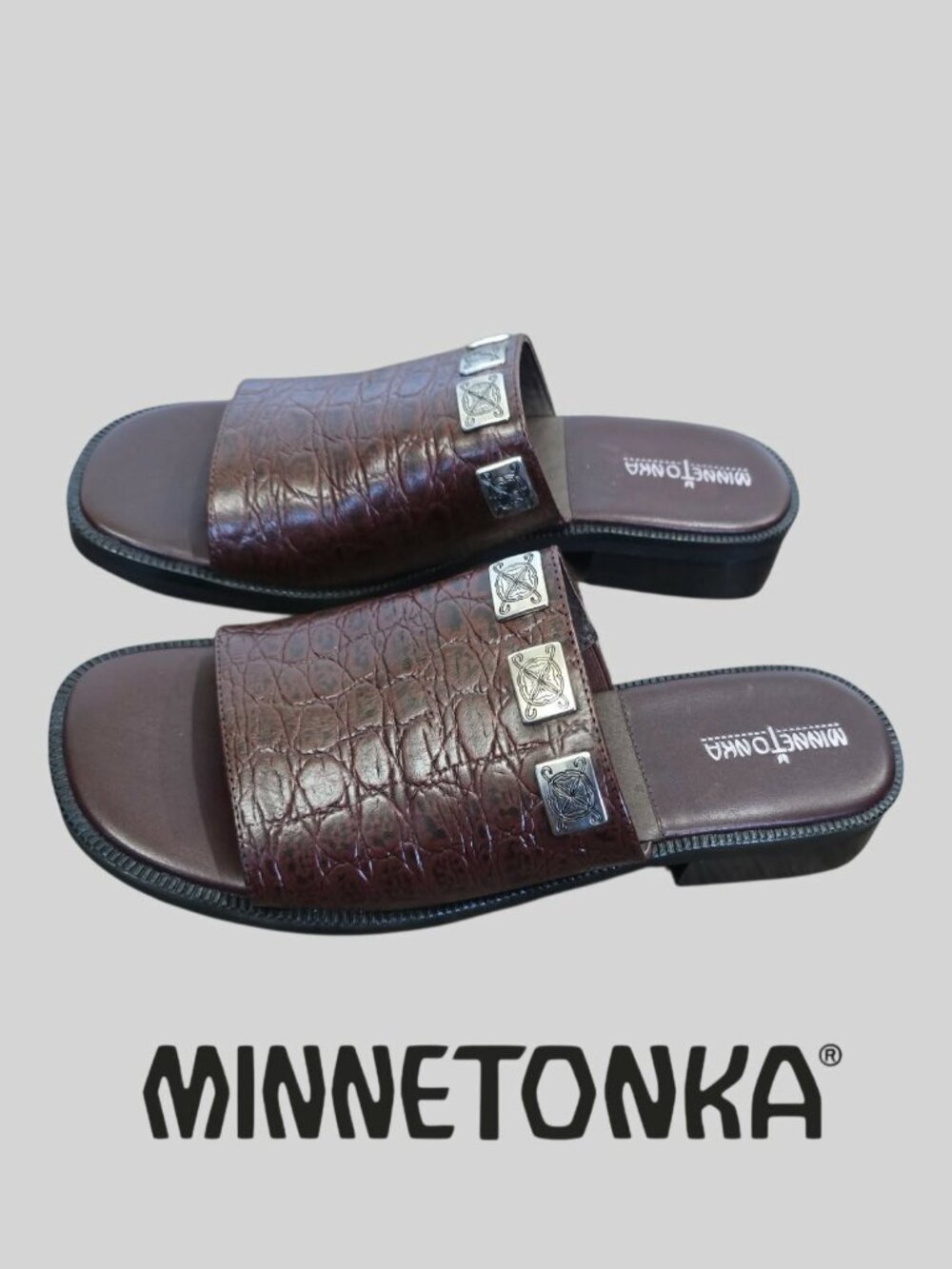 Minnetonka Leather Brown Croc Embossed Slide Medallion Studs Sandals Womens 10